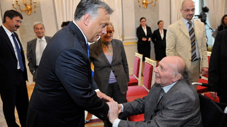 Kertész Imre átvette a Magyar Szent István Rendet